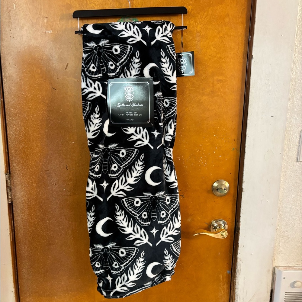 Black & Butterfly oversized throw blanket. New